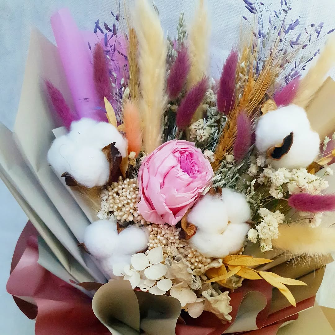 Custom flower bouquet arrangement